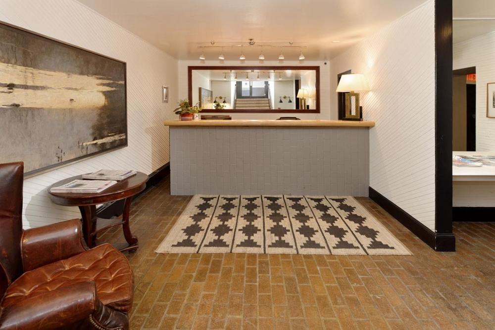 Independence Square 213, Spacious Hotel Room With 2 Queen Beds, Wet Bar, And Sitting Area 아스펜 외부 사진