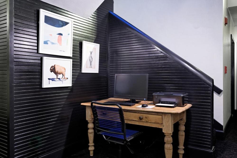 Independence Square 213, Spacious Hotel Room With 2 Queen Beds, Wet Bar, And Sitting Area 아스펜 외부 사진