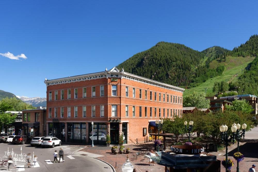 Independence Square 213, Spacious Hotel Room With 2 Queen Beds, Wet Bar, And Sitting Area 아스펜 외부 사진