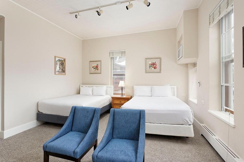 Independence Square 213, Spacious Hotel Room With 2 Queen Beds, Wet Bar, And Sitting Area 아스펜 외부 사진