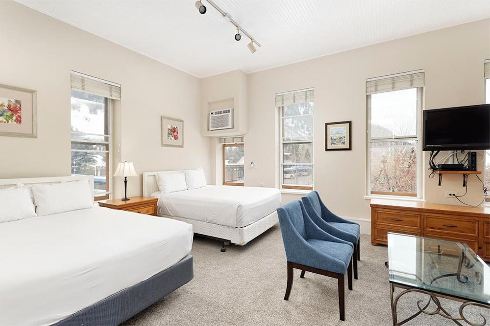 Independence Square 213, Spacious Hotel Room With 2 Queen Beds, Wet Bar, And Sitting Area 아스펜 외부 사진